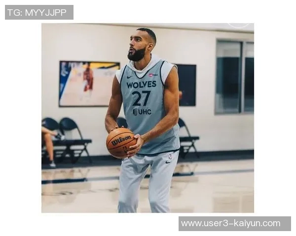 华子称赞麦丹持球决策进步期待里德展现更强能力